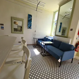 39 Constitution Street Homestay